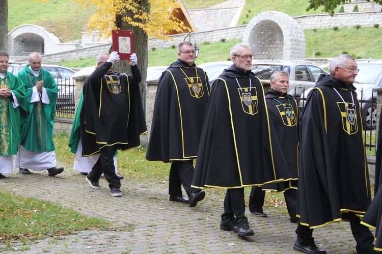 Jurków k. Limanowej. Nowa chorągiew Zakonu Rycerzy św. Jana Pawła II