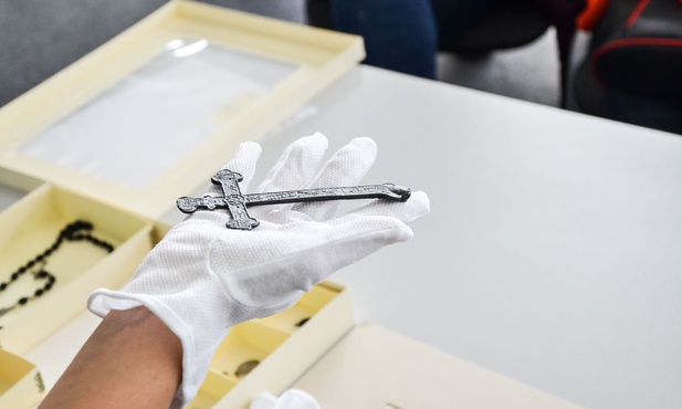 Religijne pamiątki przechowywane w Muzeum na Majdanku.
