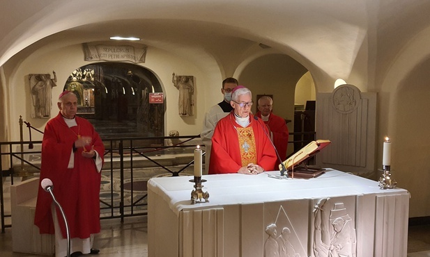 Abp Skworc: Przez komunię, uczestnictwo i misję ku Kościołowi-wspólnocie