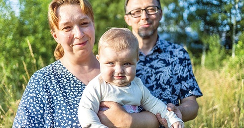 Bernadetta i Jarek z najmłodszą córką Olgą.