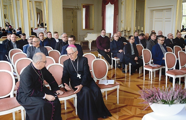 ▲	Obrady trwały od 13 do 15 października.