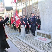 Po Mszy bp Kiciński poświęcił posąg św. Katarzyny Aleksandryjskiej, przeniesiony po 39 latach spod lokomotywowni, w której głodowali protestujący, przed Dworzec Główny PKP.