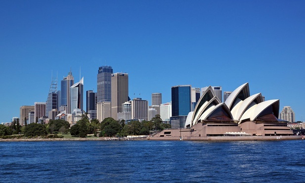 Australia: Po 19 miesiącach od zamknięcia granic rząd znosi zakaz wyjazdów z kraju