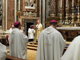 Bp Jan Kopiec: Przychodzi pomoc Matki, która wie, co nas stawia w bardzo kiepskiej sytuacji