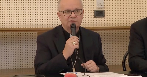 Bp Czaja: Debata, którą toczymy w kongregacjach, ma charakter synodalny