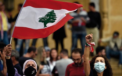 Liban, najbogatsze niegdyś państwo Bliskiego Wschodu, jest na krawędzi upadku. Demonstrujący na ulicach mieszkańcy domagają się zdecydowanych reform.