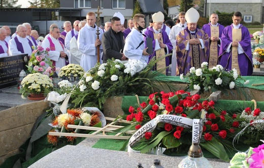 Pogrzeb śp. ks. prałata Eugeniusza Góry w Janowicach