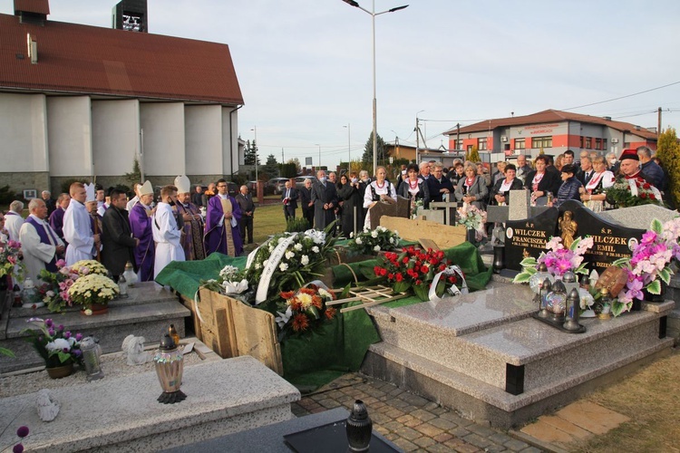 Pogrzeb śp. ks. prałata Eugeniusza Góry w Janowicach