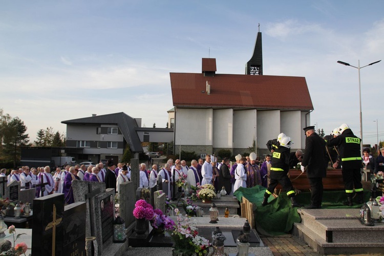 Pogrzeb śp. ks. prałata Eugeniusza Góry w Janowicach