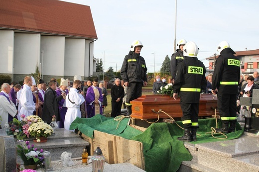 Pogrzeb śp. ks. prałata Eugeniusza Góry w Janowicach