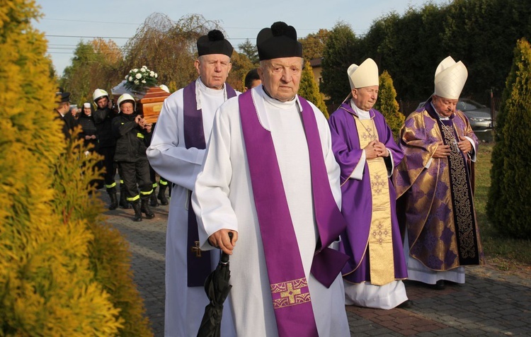 Pogrzeb śp. ks. prałata Eugeniusza Góry w Janowicach