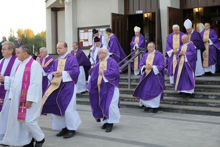 Pogrzeb śp. ks. prałata Eugeniusza Góry w Janowicach