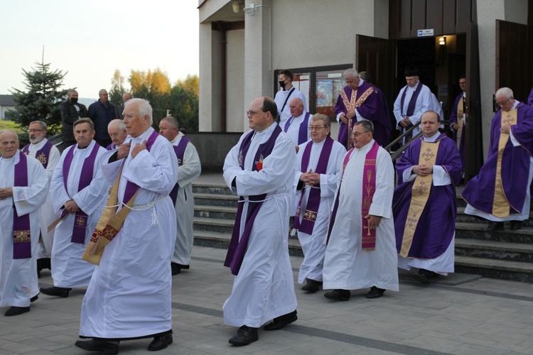 Pogrzeb śp. ks. prałata Eugeniusza Góry w Janowicach