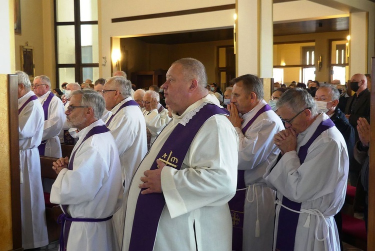 Pogrzeb śp. ks. prałata Eugeniusza Góry w Janowicach