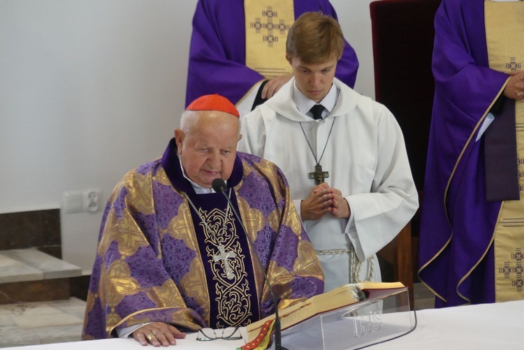 Pogrzeb śp. ks. prałata Eugeniusza Góry w Janowicach