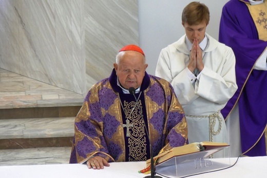 Pogrzeb śp. ks. prałata Eugeniusza Góry w Janowicach