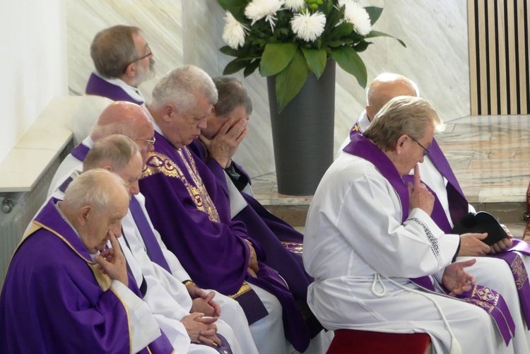 Pogrzeb śp. ks. prałata Eugeniusza Góry w Janowicach