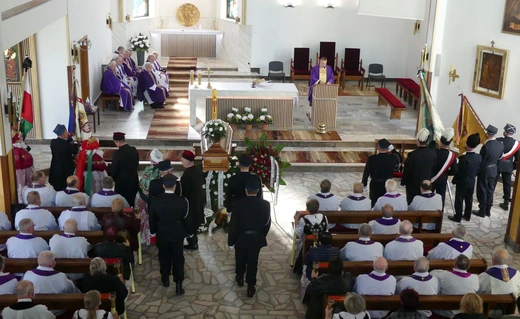 Pogrzeb śp. ks. prałata Eugeniusza Góry w Janowicach