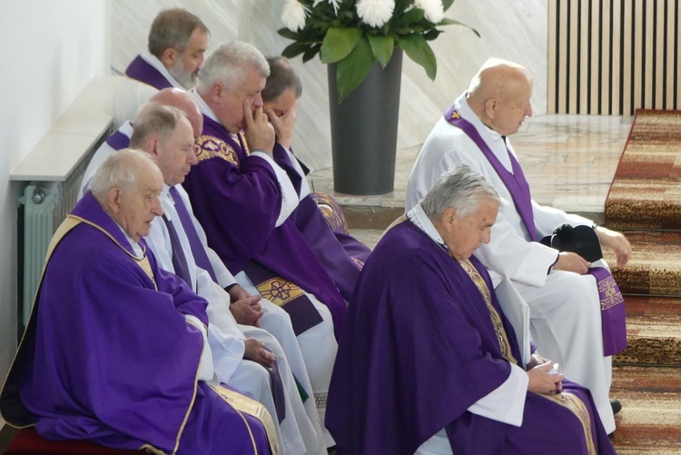 Pogrzeb śp. ks. prałata Eugeniusza Góry w Janowicach