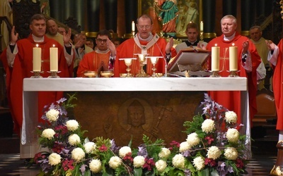 Od lewej: bp Zbigniew Zieliński, abp Tadeusz Wojda i bp Wiesław Szlachetka.