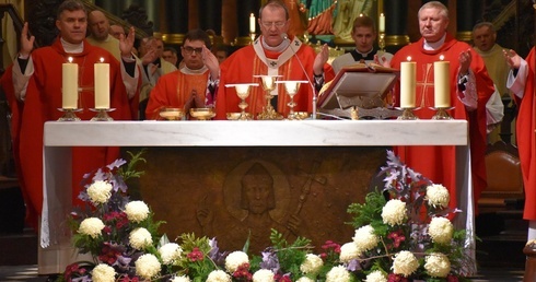 Od lewej: bp Zbigniew Zieliński, abp Tadeusz Wojda i bp Wiesław Szlachetka.