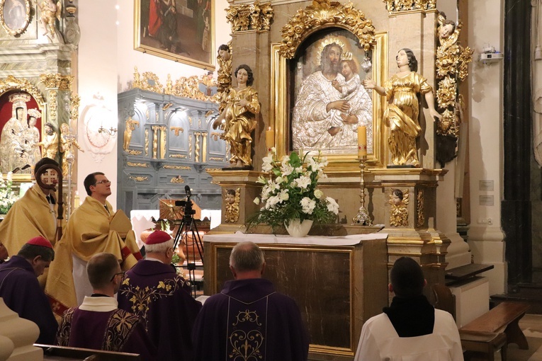 Msza św. w 1. rocznicę śmierci bp. Józefa Zawitkowskiego