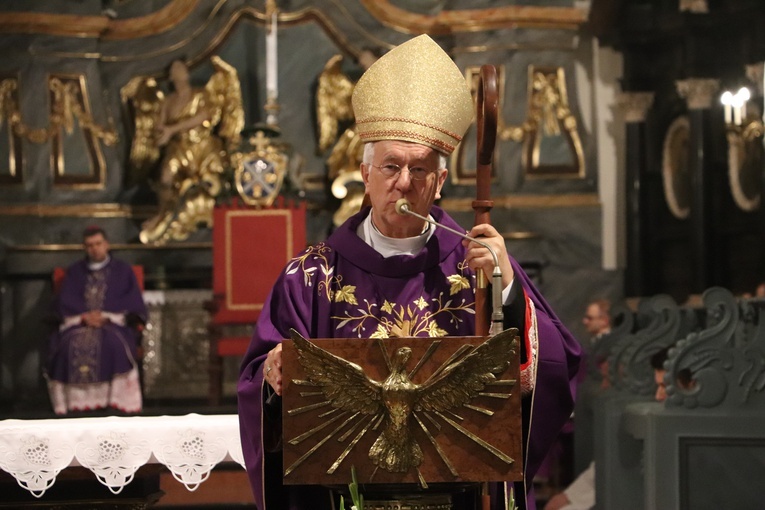 Msza św. w 1. rocznicę śmierci bp. Józefa Zawitkowskiego