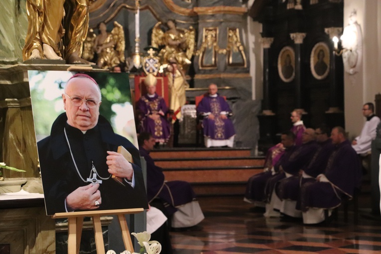 Msza św. w 1. rocznicę śmierci bp. Józefa Zawitkowskiego