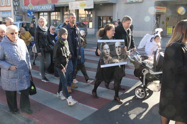 Dębica. Pochód Świętych Rodzin