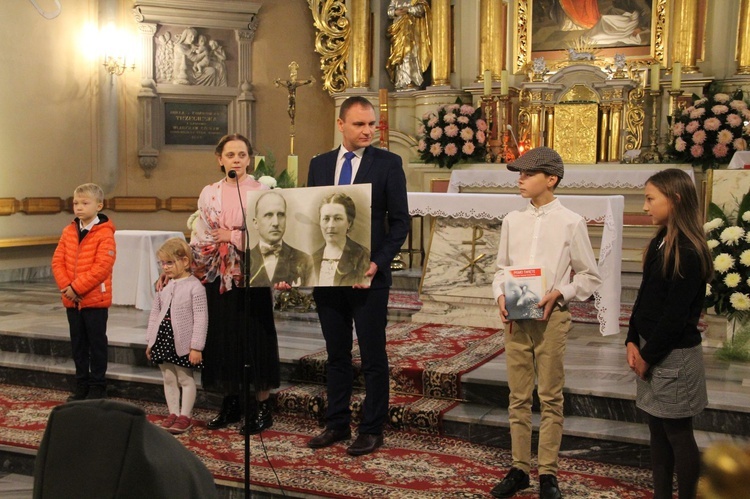 Dębica. Pochód Świętych Rodzin