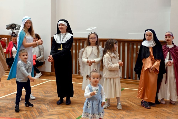 Świdnica. Księża też przebrali się za świętych