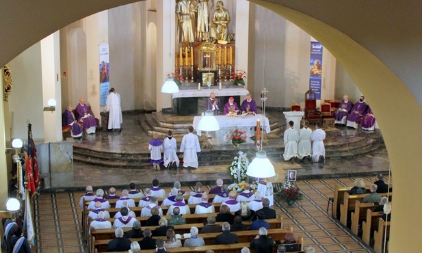 Testamentem, który nam zostawił jest on sam