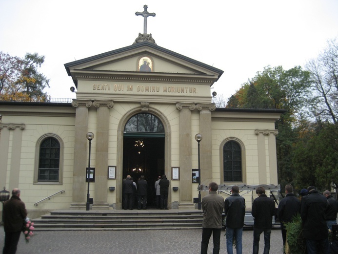 O której Msze św. na cmentarzach Krakowa