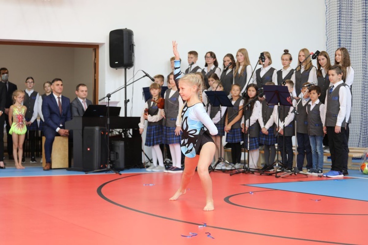 Pobłogosławienie sali gimnastycznej w Katolickiej Szkole Podstawowej w Czechowicach-Dziedzicach