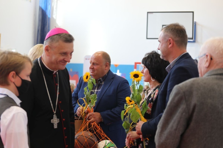 Pobłogosławienie sali gimnastycznej w Katolickiej Szkole Podstawowej w Czechowicach-Dziedzicach