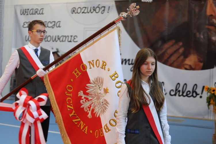 Pobłogosławienie sali gimnastycznej w Katolickiej Szkole Podstawowej w Czechowicach-Dziedzicach