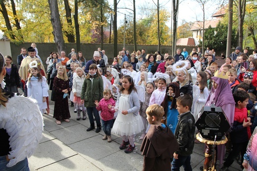 Wszyscy Święci w parafii pw. św. Jadwigi we Wrocławiu-Leśnicy