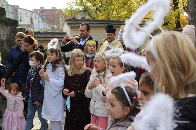 Wszyscy Święci w parafii pw. św. Jadwigi we Wrocławiu-Leśnicy