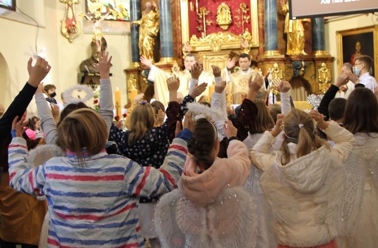 Wszyscy Święci w parafii pw. św. Jadwigi we Wrocławiu-Leśnicy