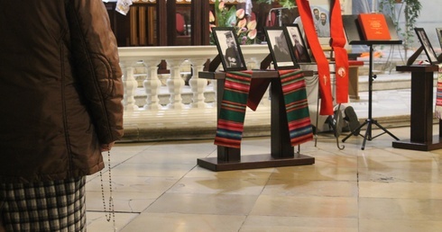 Legnica. Różaniec w pięciu językach