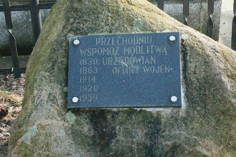 Cmentarz w Urzędowie