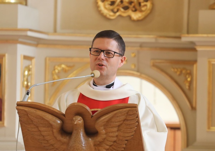 Odpustowej uroczystości przewodniczył i homilię wygłosił wikariusz generalny diecezji ks. dr. Marek Studenski.