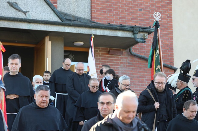 Ostatnie pożegnanie o. Krzysztofa Janasa OFMConv w Harmężach