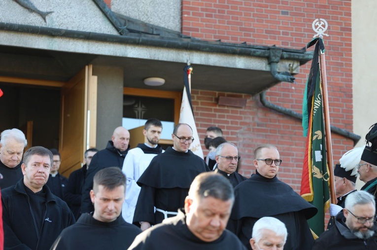 Ostatnie pożegnanie o. Krzysztofa Janasa OFMConv w Harmężach