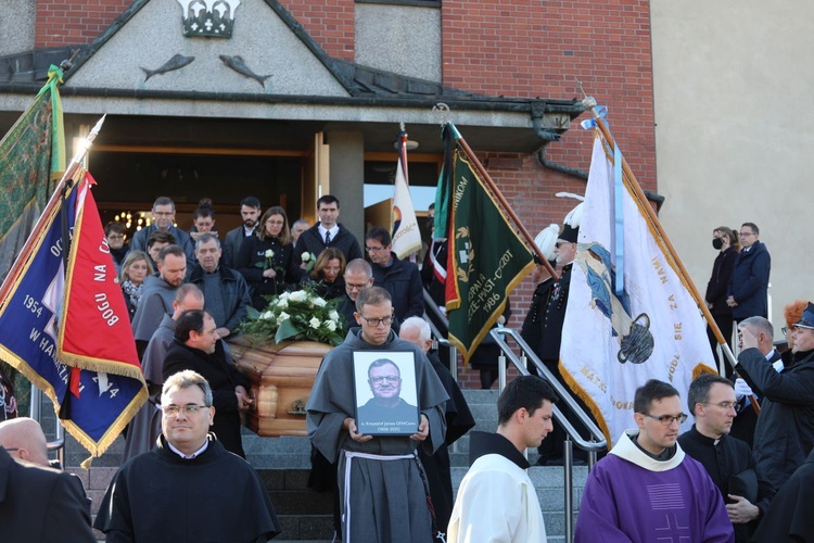 Ostatnie pożegnanie o. Krzysztofa Janasa OFMConv w Harmężach