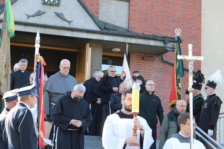 Ostatnie pożegnanie o. Krzysztofa Janasa OFMConv w Harmężach