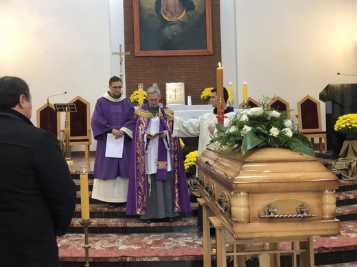 Ostatnie pożegnanie o. Krzysztofa Janasa OFMConv w Harmężach
