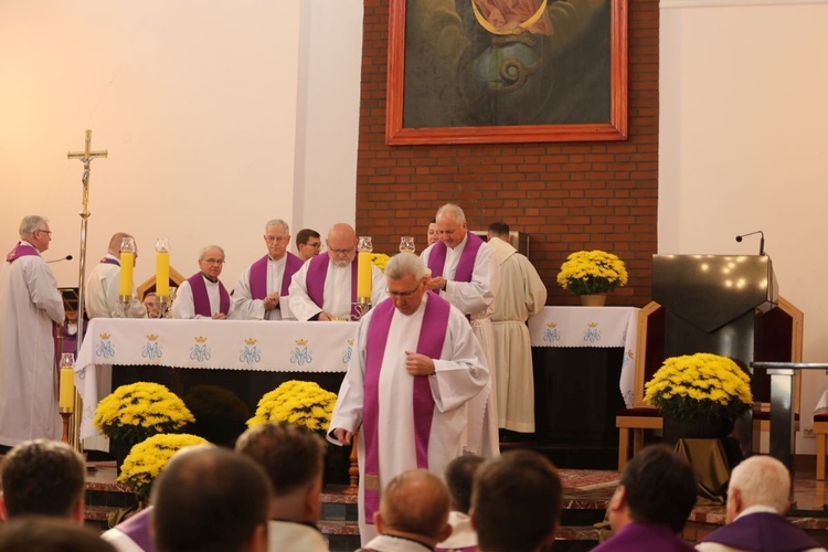 Ostatnie pożegnanie o. Krzysztofa Janasa OFMConv w Harmężach