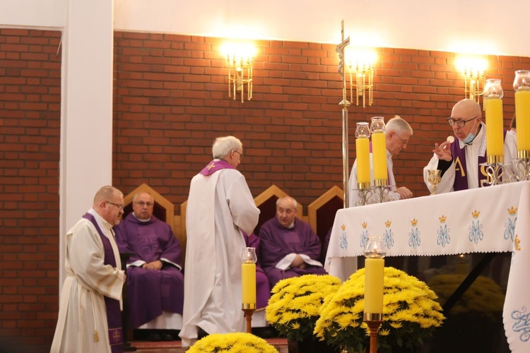 Ostatnie pożegnanie o. Krzysztofa Janasa OFMConv w Harmężach