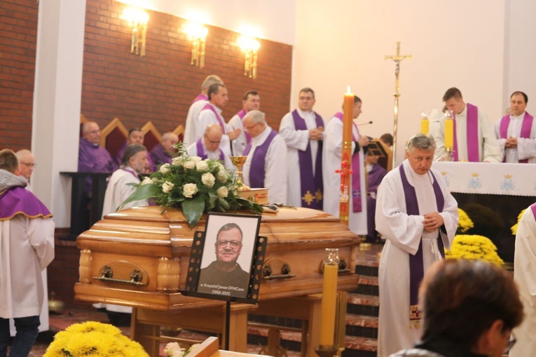 Ostatnie pożegnanie o. Krzysztofa Janasa OFMConv w Harmężach